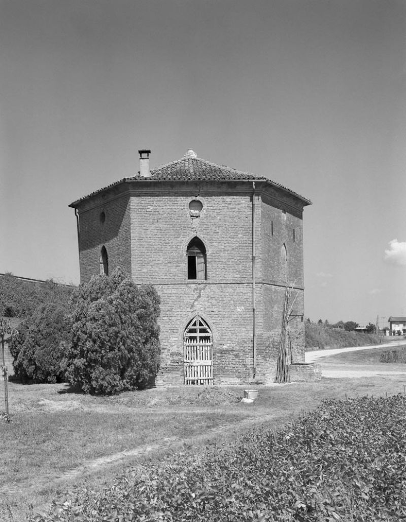 Barn, Voghera | Ferrara, reference to the theoretical work of Aldo Rossi