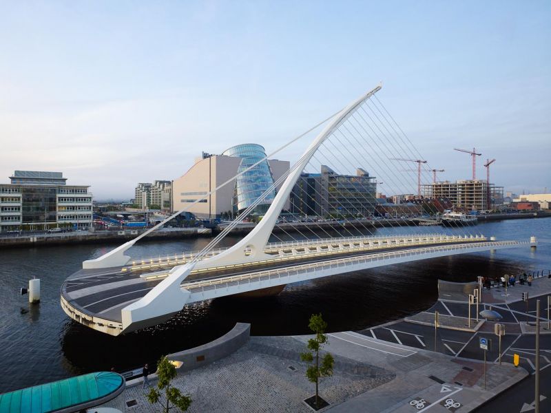 Samuel Beckett bridge crossing the river Liffey, Santiago Calatrava, Dublin, Ireland