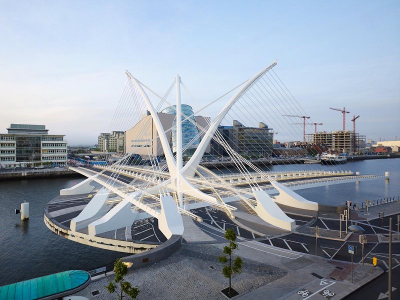 Samuel Beckett bridge crossing the river Liffey, Santiago Calatrava, Dublin, Ireland