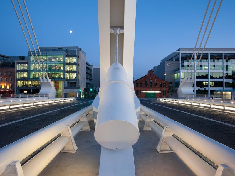 Samuel Beckett bridge crossing the river Liffey, Santiago Calatrava, Dublin, Ireland
