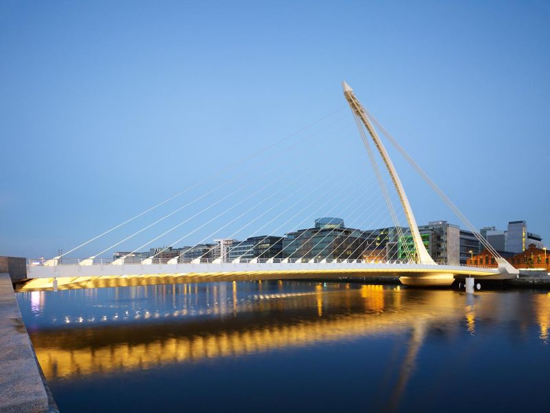 Samuel Beckett bridge crossing the river Liffey, Santiago Calatrava, Dublin, Ireland