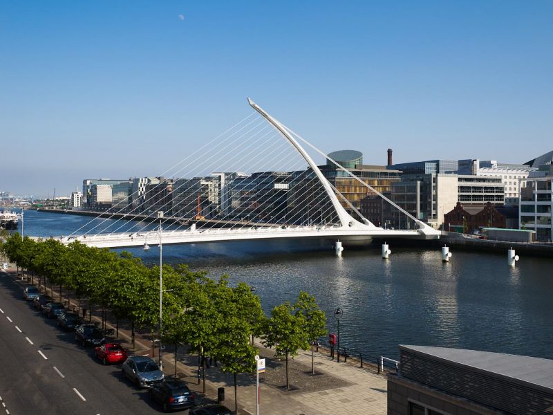 Samuel Beckett bridge crossing the river Liffey, Santiago Calatrava, Dublin, Ireland