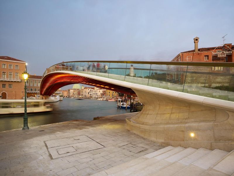  Ponte della Costituzione crossing the Canale Grande, Santiago Calatrava, Venice, Italy