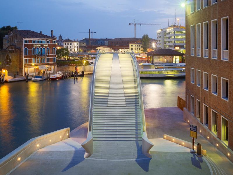  Ponte della Costituzione crossing the Canale Grande, Santiago Calatrava, Venice, Italy